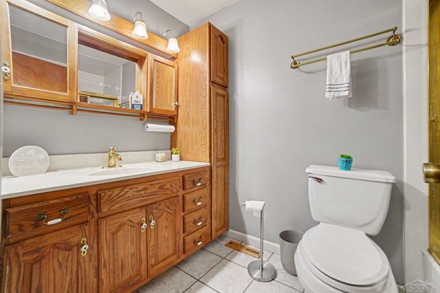 2792 E Miller Road, Midland, MI 48640