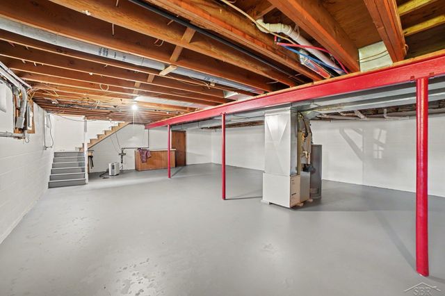 2792 E Miller Road, Midland, MI 48640