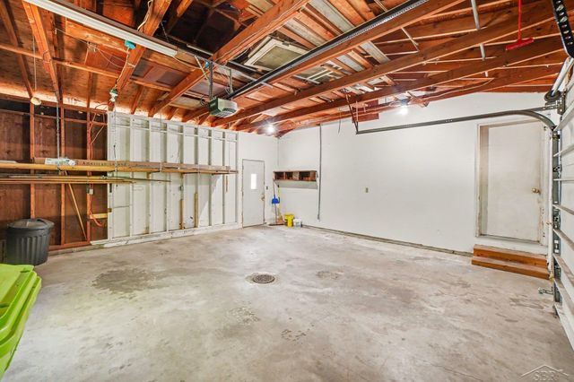 2792 E Miller Road, Midland, MI 48640