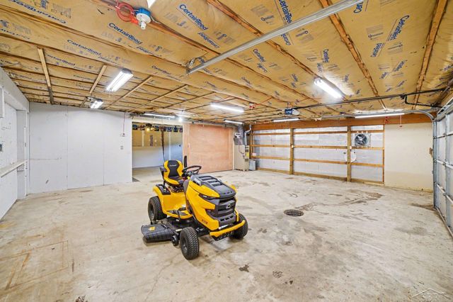 2792 E Miller Road, Midland, MI 48640