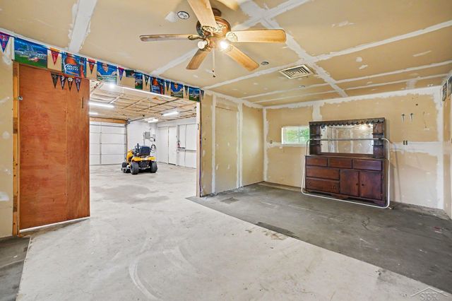 2792 E Miller Road, Midland, MI 48640