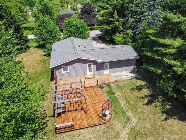 2792 E Miller Road, Midland, MI 48640