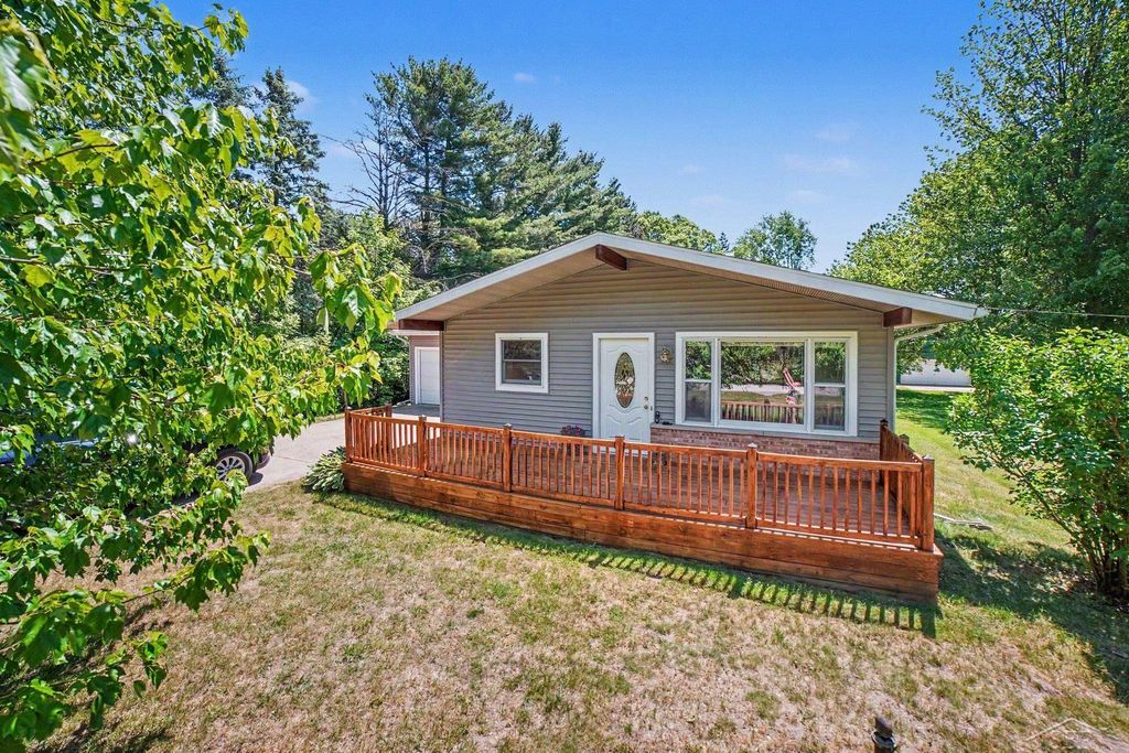 2792 E Miller Road, Midland, MI 48640