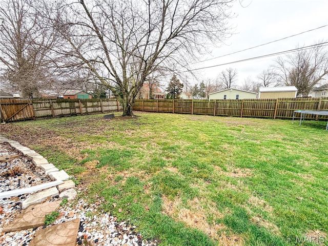 201 S Lake Street, Mount Olive, IL 62069