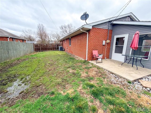 201 S Lake Street, Mount Olive, IL 62069