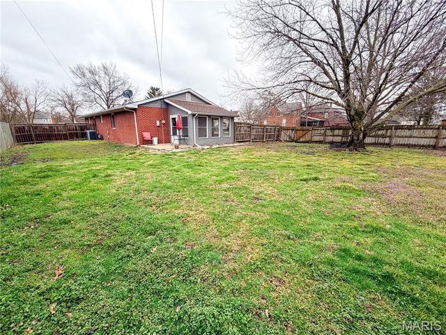 201 S Lake Street, Mount Olive, IL 62069