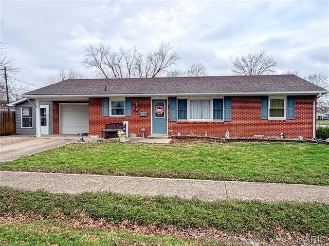 201 S Lake Street, Mount Olive, IL 62069