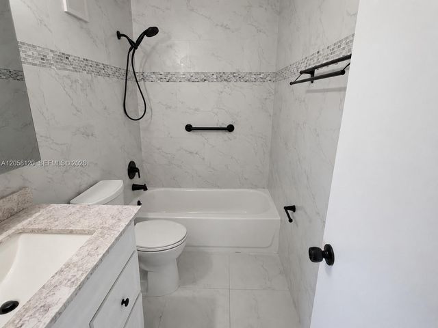 932 W 80th Place 0, Hialeah, FL 33014