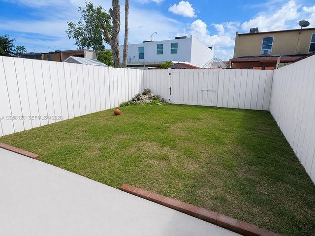 932 W 80th Place 0, Hialeah, FL 33014