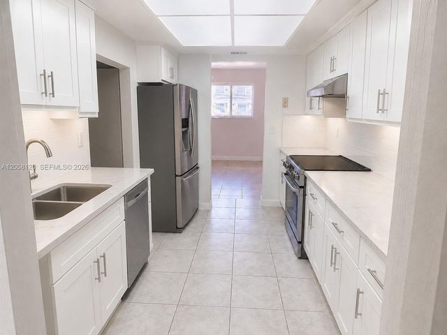 932 W 80th Place 0, Hialeah, FL 33014