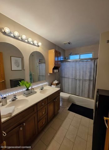 110 E Burr Oak Drive, Arlington Heights, IL 60004