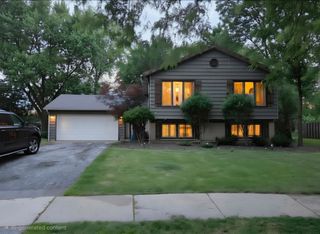 110 E Burr Oak Drive, Arlington Heights, IL 60004
