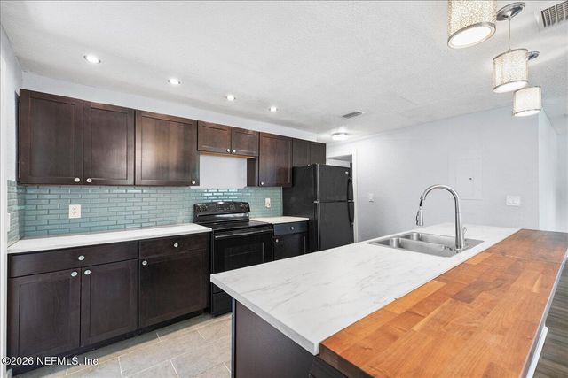 5068 ANDREW ROBINSON Drive, Jacksonville, FL 32209