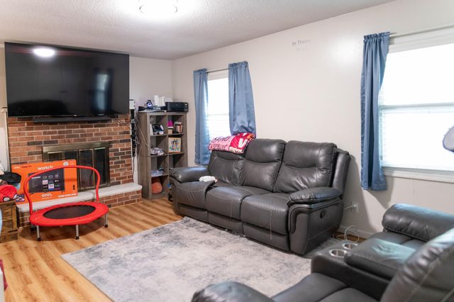 1129 FAIRLAWN AVE, Marshall, MO 65340