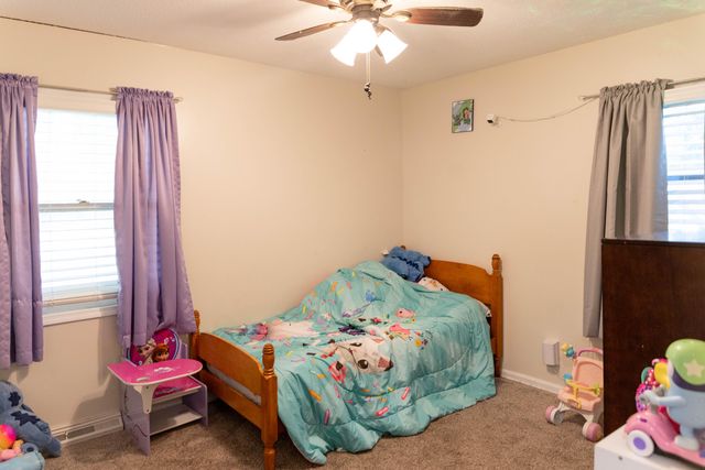 1129 FAIRLAWN AVE, Marshall, MO 65340