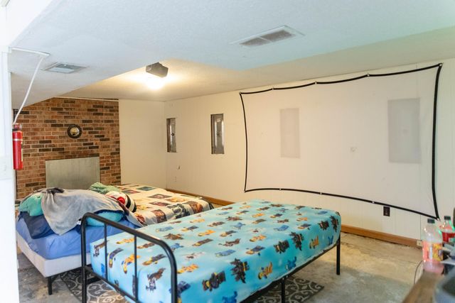 1129 FAIRLAWN AVE, Marshall, MO 65340