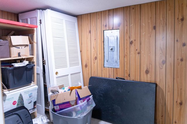 1129 FAIRLAWN AVE, Marshall, MO 65340