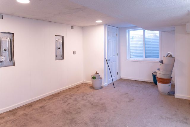 1129 FAIRLAWN AVE, Marshall, MO 65340