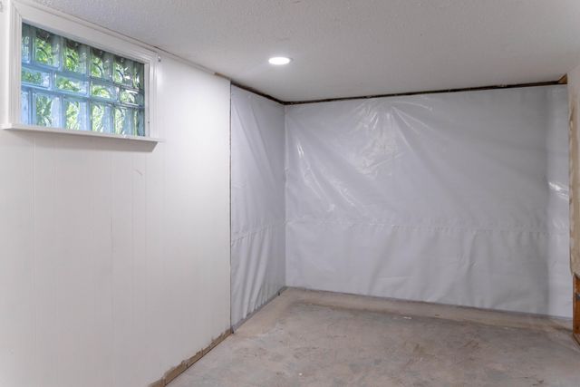 1129 FAIRLAWN AVE, Marshall, MO 65340