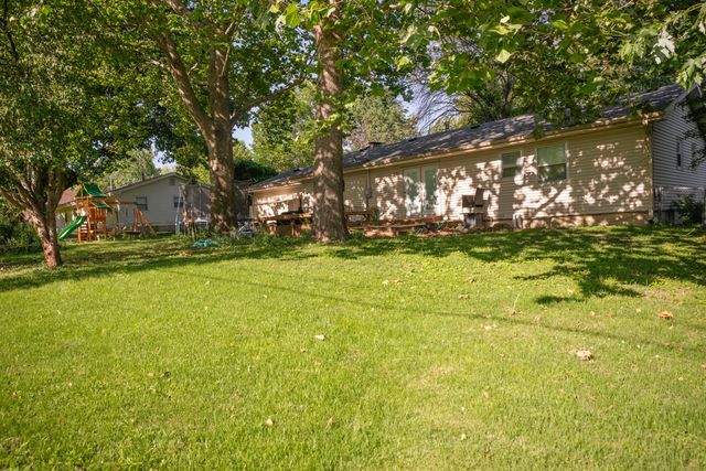 1129 FAIRLAWN AVE, Marshall, MO 65340