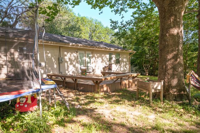 1129 FAIRLAWN AVE, Marshall, MO 65340