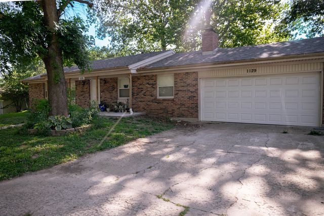1129 FAIRLAWN AVE, Marshall, MO 65340