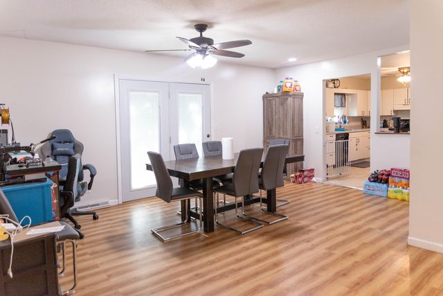 1129 FAIRLAWN AVE, Marshall, MO 65340