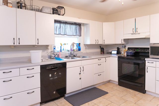 1129 FAIRLAWN AVE, Marshall, MO 65340