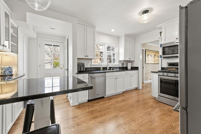 5347 Santa Monica BOULEVARD, Whitefish Bay, WI 53217