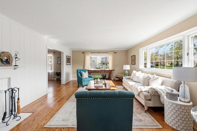 5347 Santa Monica BOULEVARD, Whitefish Bay, WI 53217