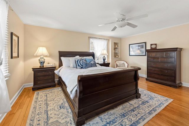 5347 Santa Monica BOULEVARD, Whitefish Bay, WI 53217