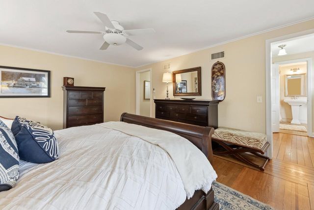 5347 Santa Monica BOULEVARD, Whitefish Bay, WI 53217
