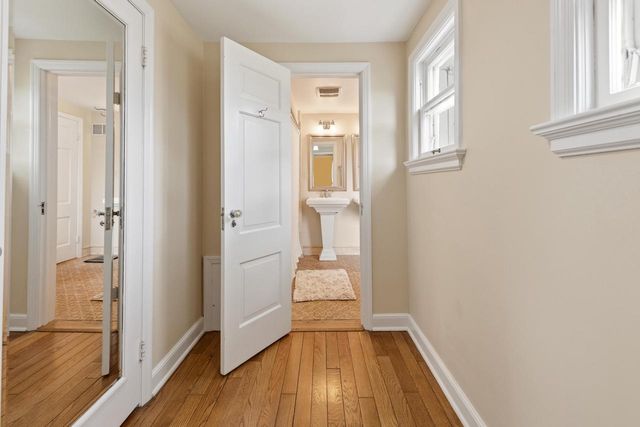 5347 Santa Monica BOULEVARD, Whitefish Bay, WI 53217