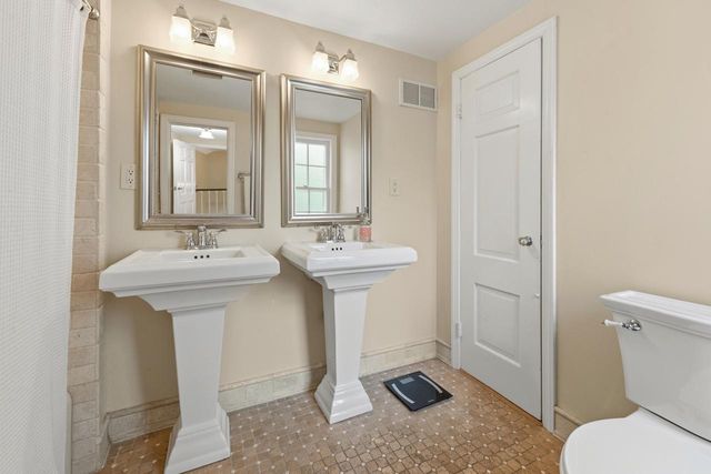 5347 Santa Monica BOULEVARD, Whitefish Bay, WI 53217
