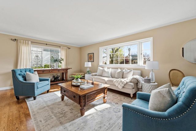 5347 Santa Monica BOULEVARD, Whitefish Bay, WI 53217