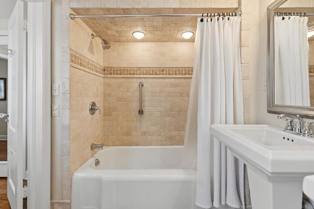 5347 Santa Monica BOULEVARD, Whitefish Bay, WI 53217