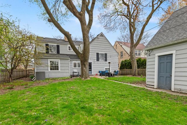 5347 Santa Monica BOULEVARD, Whitefish Bay, WI 53217