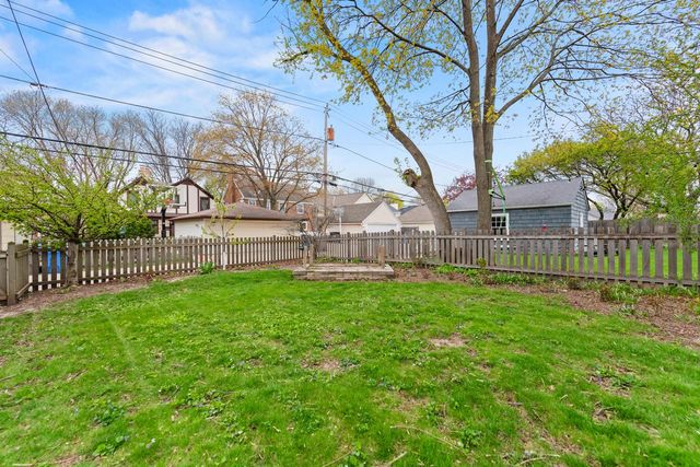 5347 Santa Monica BOULEVARD, Whitefish Bay, WI 53217