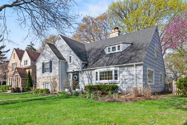5347 Santa Monica BOULEVARD, Whitefish Bay, WI 53217