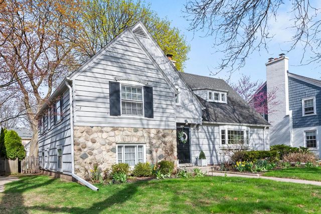 5347 Santa Monica BOULEVARD, Whitefish Bay, WI 53217
