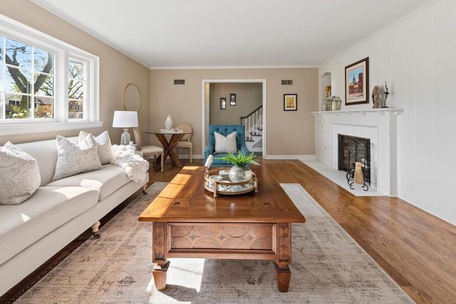 5347 Santa Monica BOULEVARD, Whitefish Bay, WI 53217