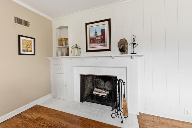 5347 Santa Monica BOULEVARD, Whitefish Bay, WI 53217