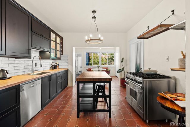 1712 Quesada Avenue, San Francisco, CA 94124