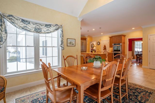 31 Bear Run Drive, Litchfield, NH 03052