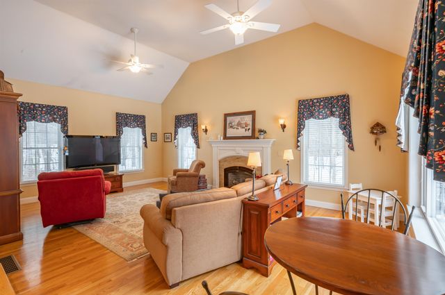 31 Bear Run Drive, Litchfield, NH 03052