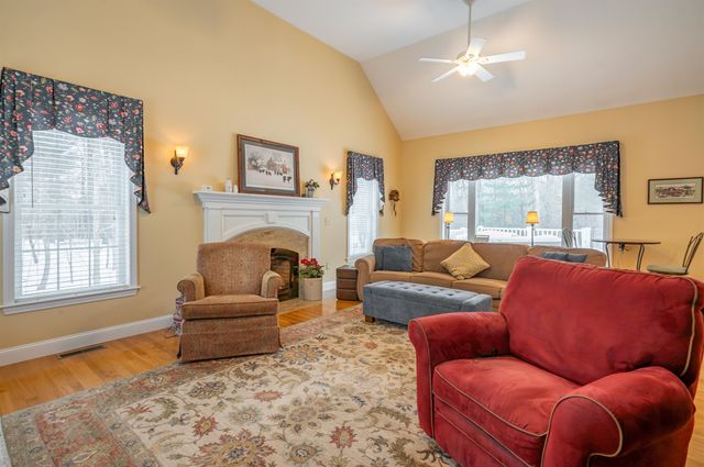 31 Bear Run Drive, Litchfield, NH 03052