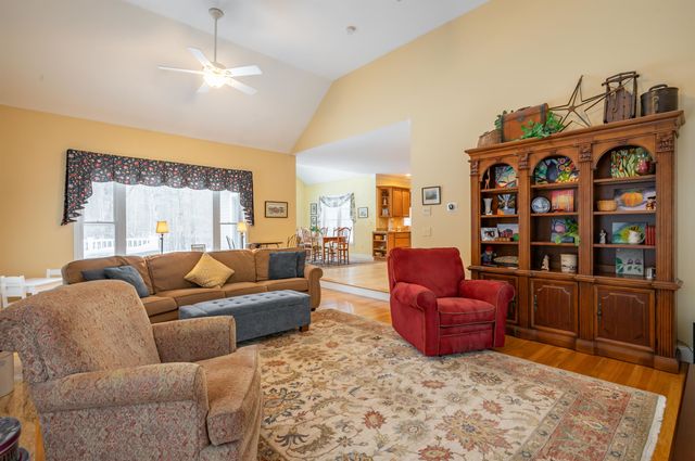 31 Bear Run Drive, Litchfield, NH 03052