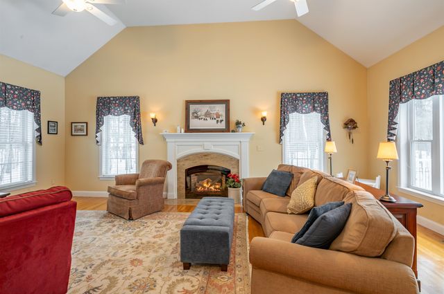 31 Bear Run Drive, Litchfield, NH 03052