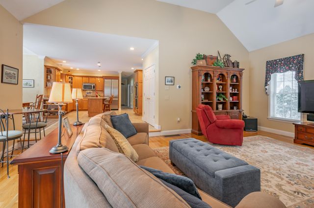 31 Bear Run Drive, Litchfield, NH 03052