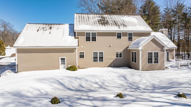 31 Bear Run Drive, Litchfield, NH 03052